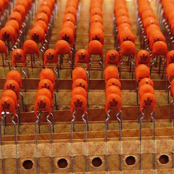 خازن عدسی 390 پیکو فاراد 500 ولت  